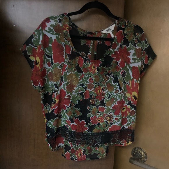 Flowy floral and lace sheer top - Picture 2 of 7